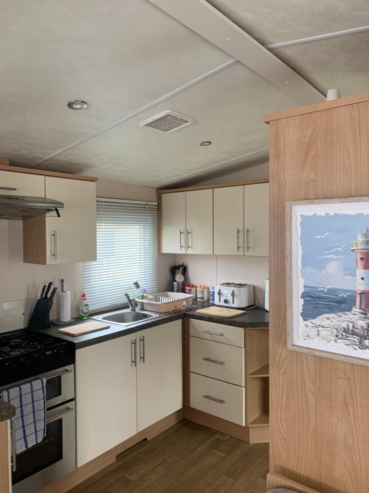 Phoenix Caravan Hire, Trecco Bay Porthcawl Exterior photo